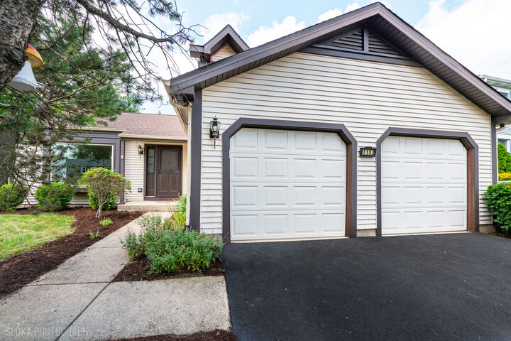 Property Photo: 1152 Pinetree Lane IL 60103
