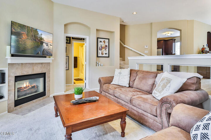 Property Photo:  343 Avenida De Royale  CA 91362 