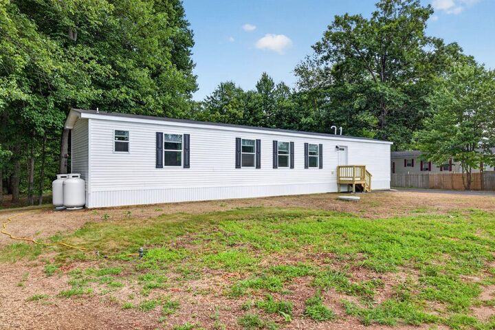 Property Photo:  7 Gendreau Lane  ME 04073 
