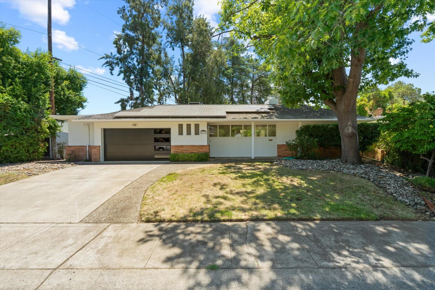 Property Photo:  5035 E Street  CA 95819 