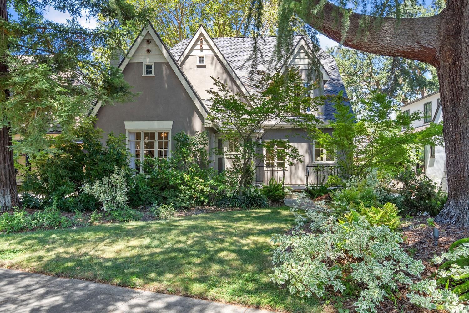Property Photo:  1133 Vallejo Way  CA 95818 
