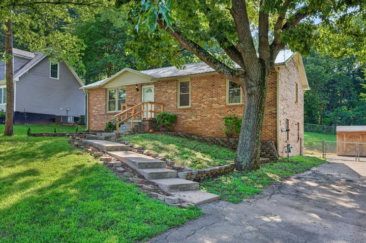 Property Photo: 1832 Palamino Dr TN 37042