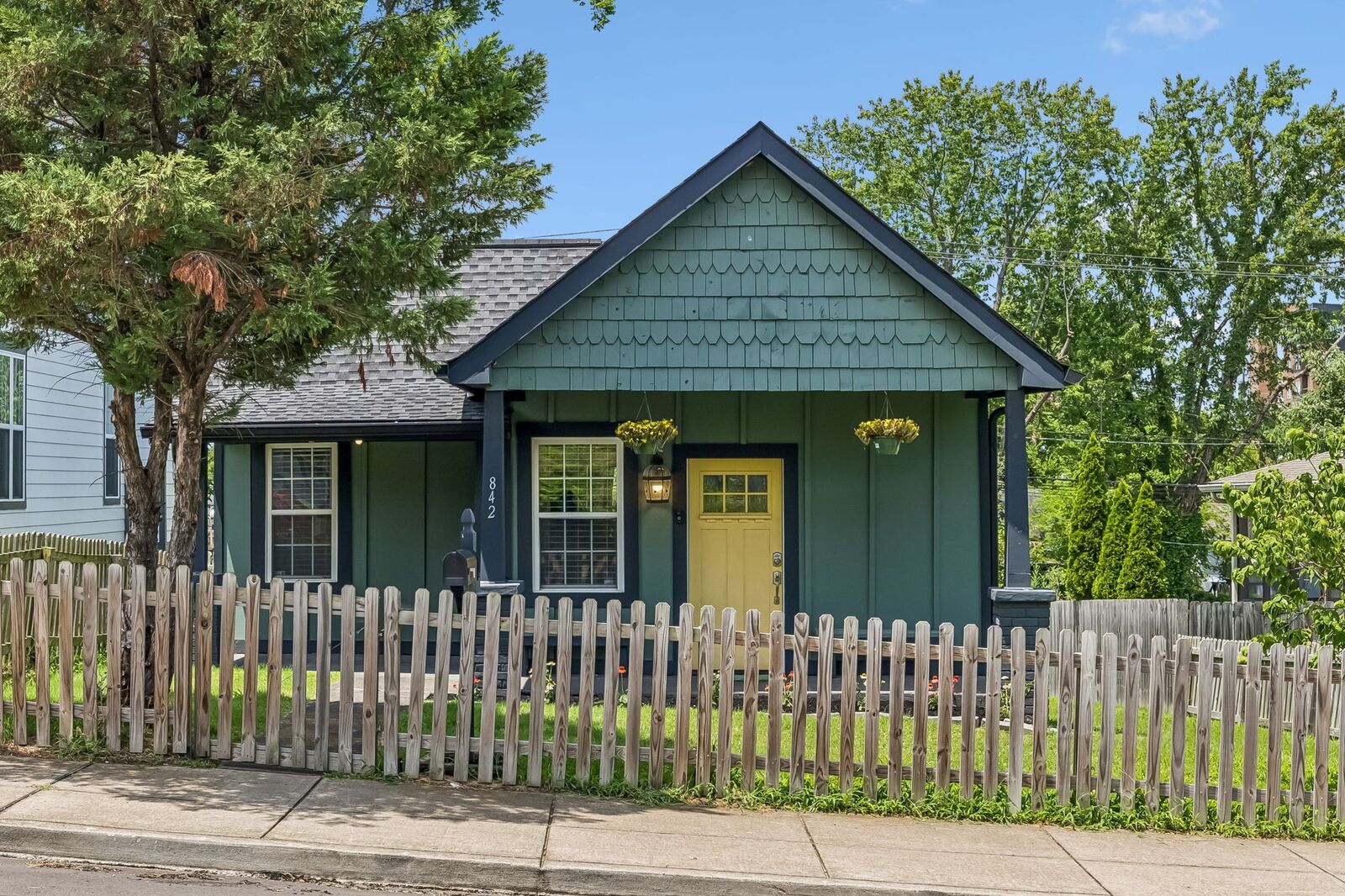 Property Photo: 842 N 2nd St TN 37207