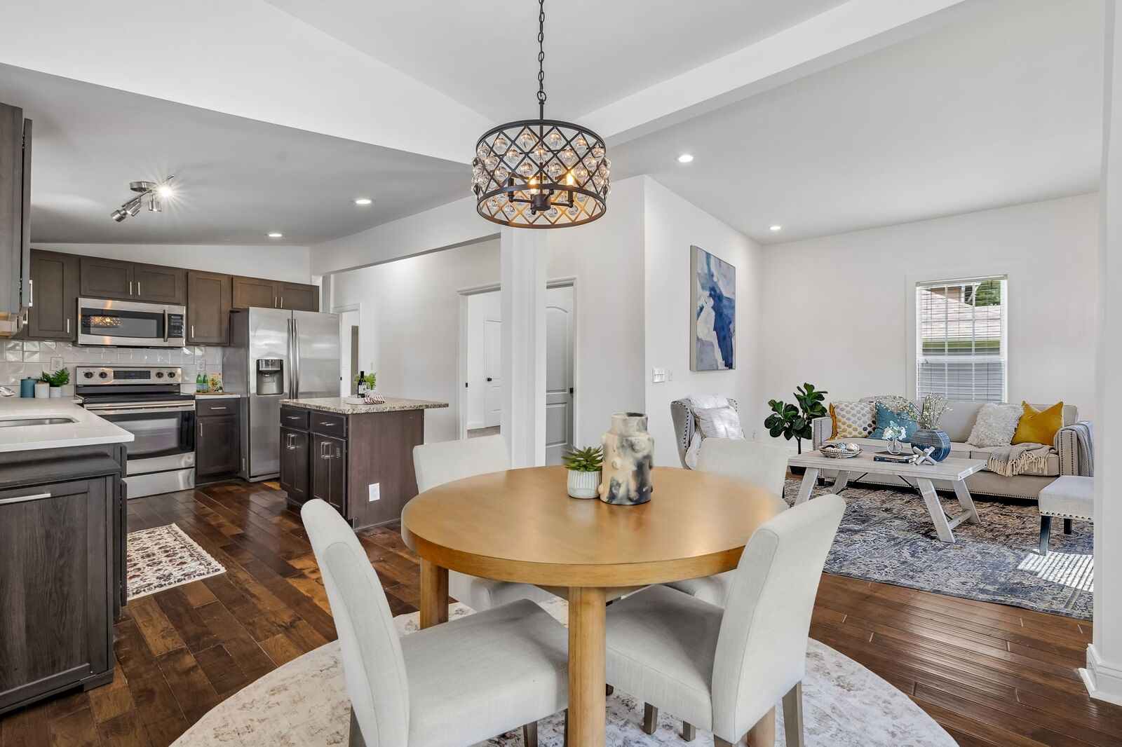 Property Photo:  842 N 2nd St  TN 37207 