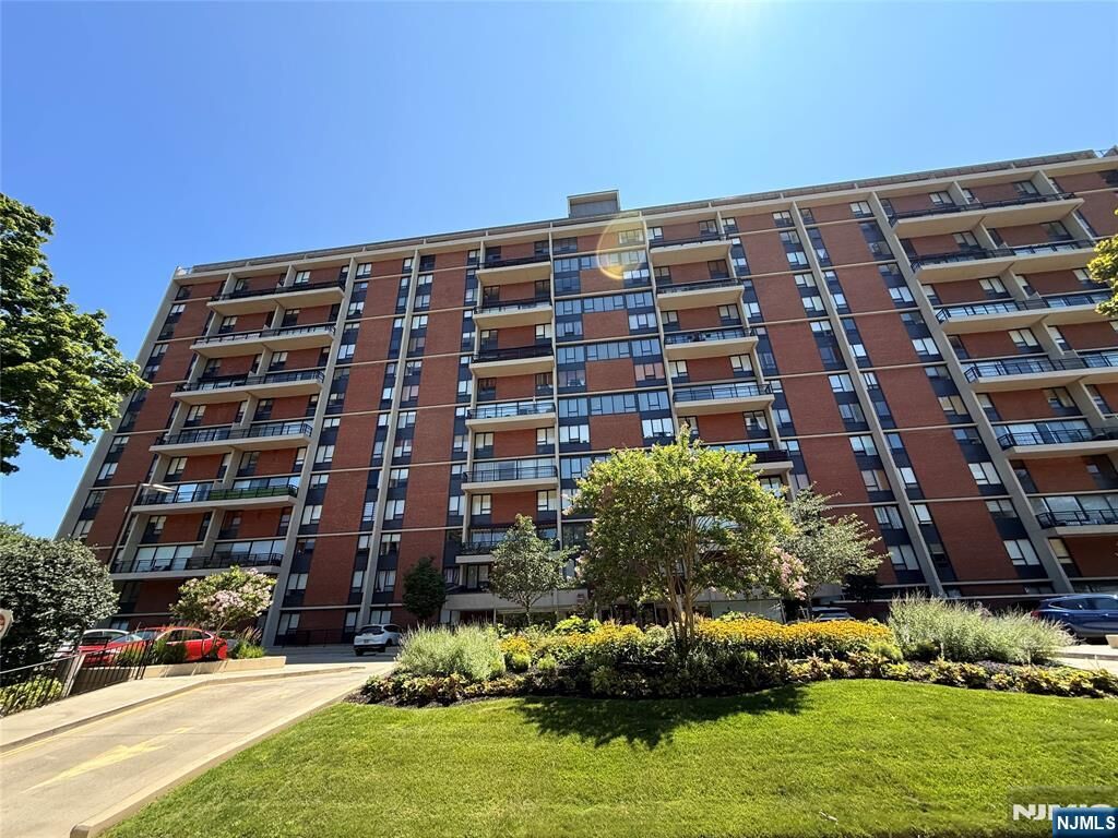 Property Photo: 4 Horizon Road 631 NJ 07024