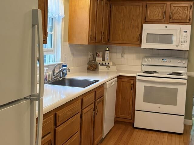 Property Photo:  5 McEnroe Drive  NH 03053 