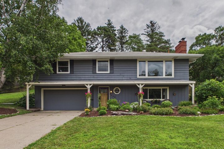 Property Photo: 2640 Noble Avenue N MN 55422