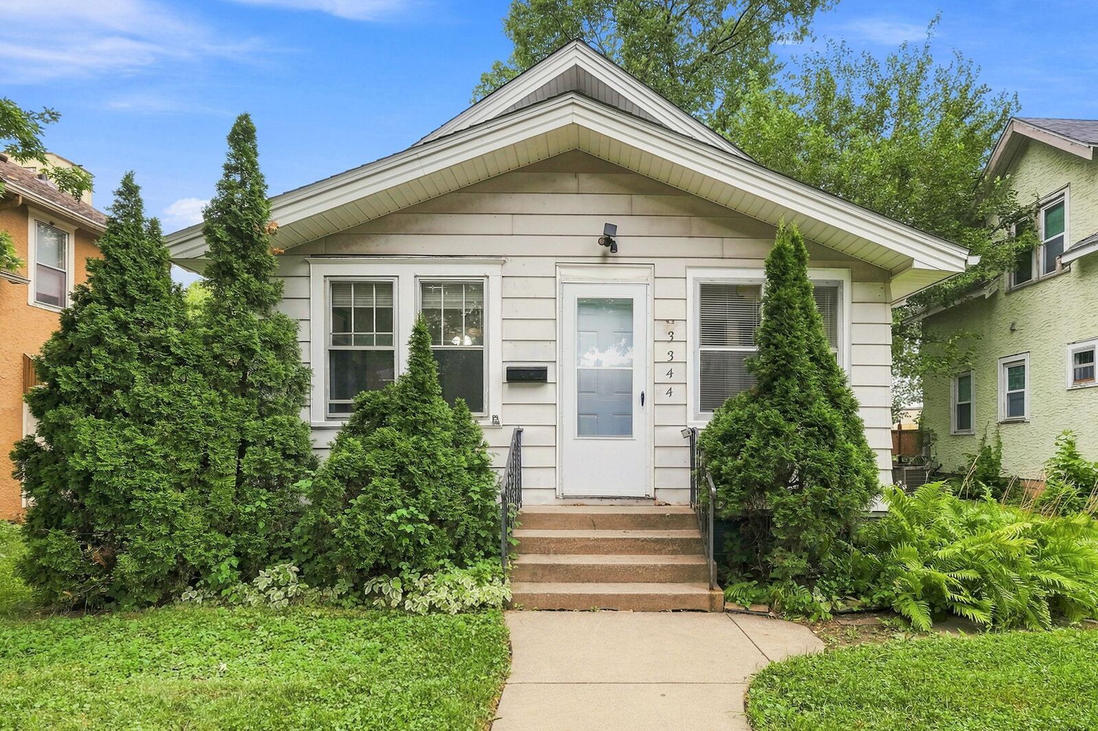 Property Photo:  3344 Snelling Avenue  MN 55406 