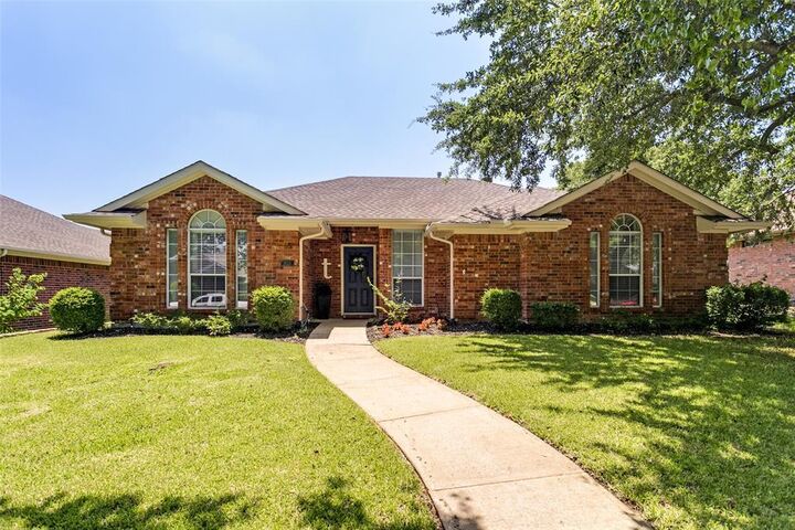 Property Photo:  810 Weeping Willow Court  TX 75002 