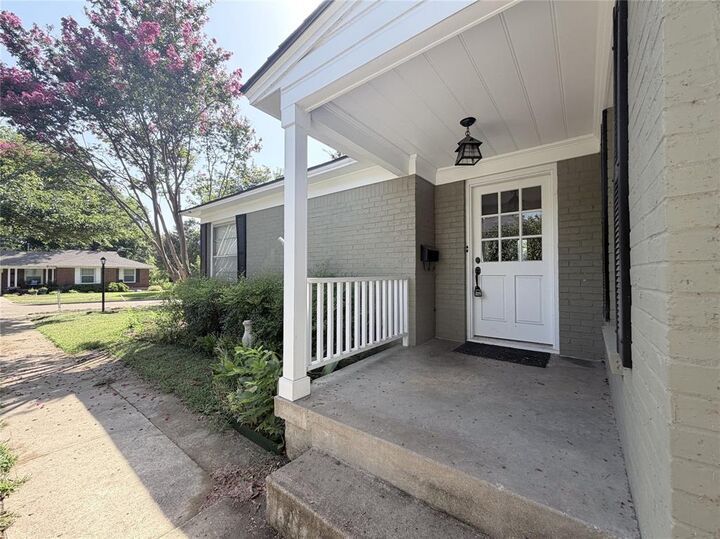 Property Photo: 529 Coolair Drive TX 75218