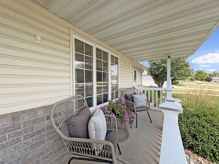 Property Photo: 419 Coniston Cir IA 51054