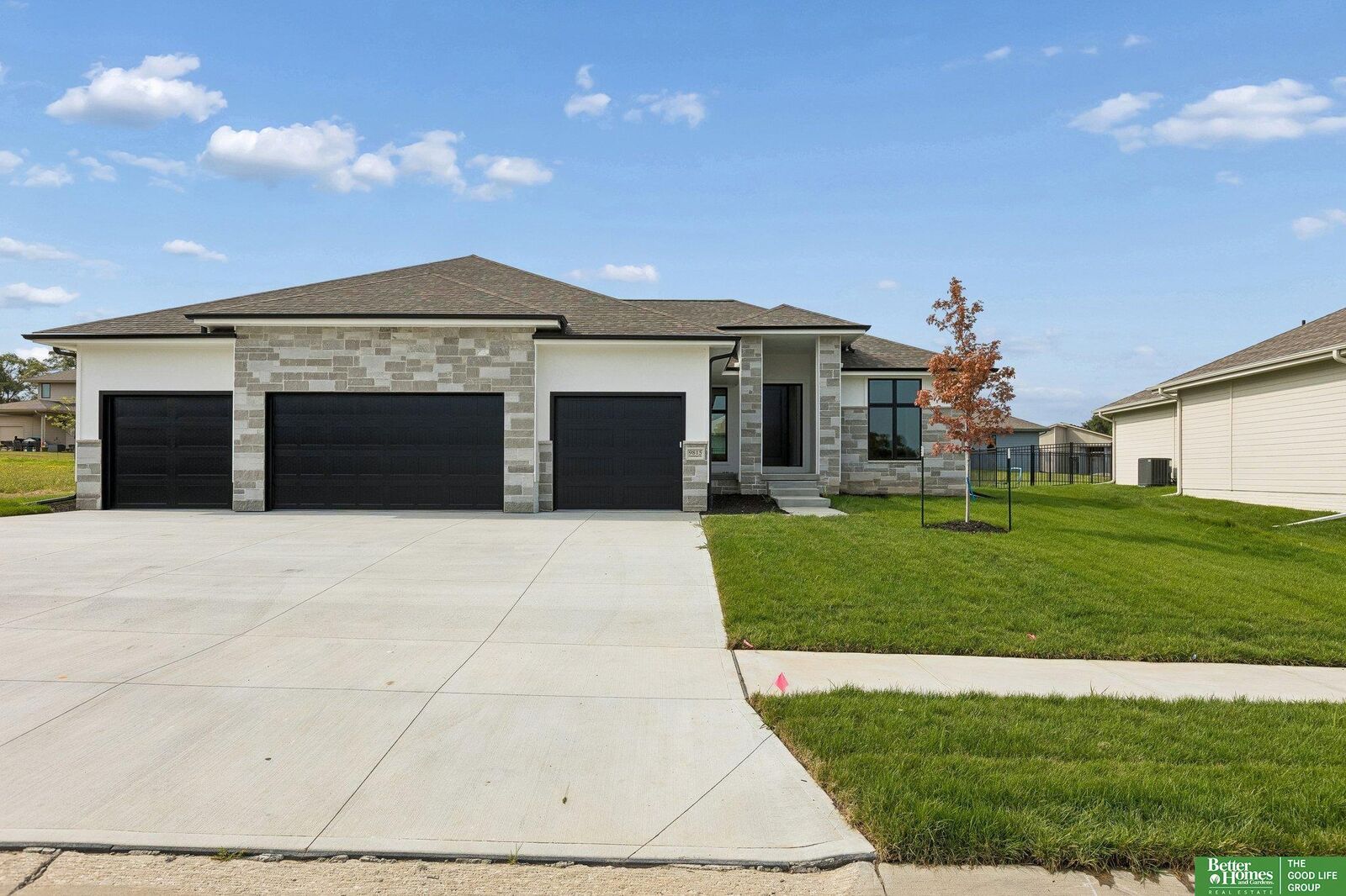 Property Photo: 9815 Cumberland Drive NE 68046