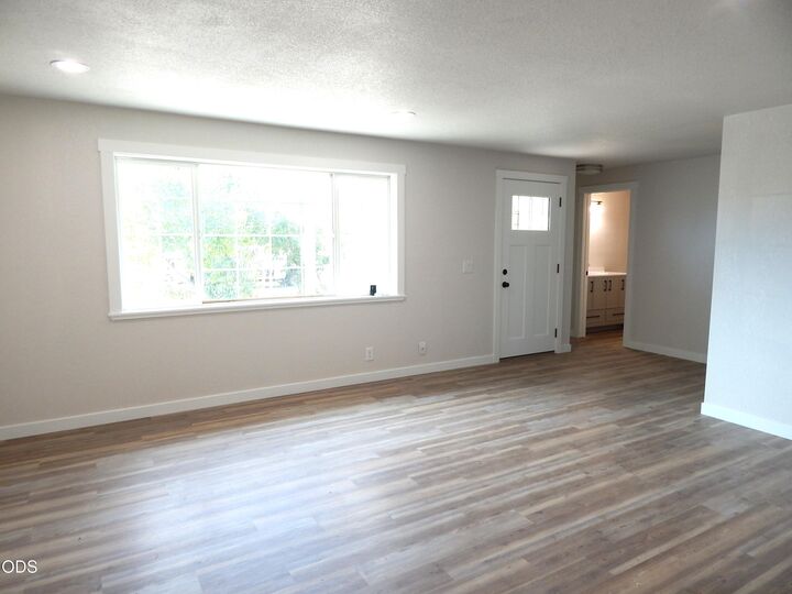 Property Photo: 8222 Division Road OR 97503