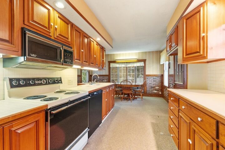 Property Photo:  506 Central Street  MA 01475 