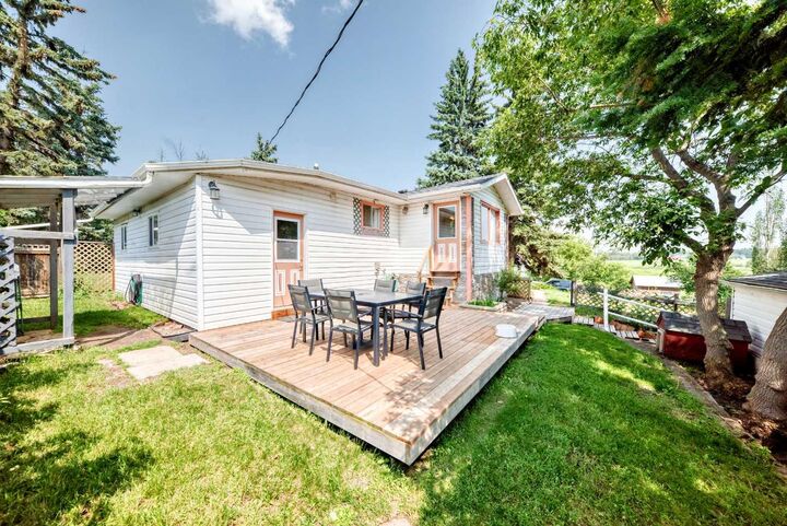 Property Photo:  440080 Range Road 260  AB T4J 1R3 