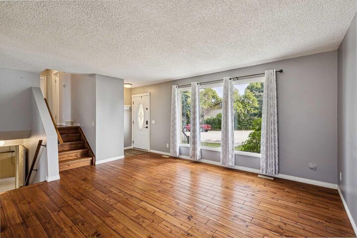 Property Photo:  197 Acacia Drive SE  AB T4B 1G6 
