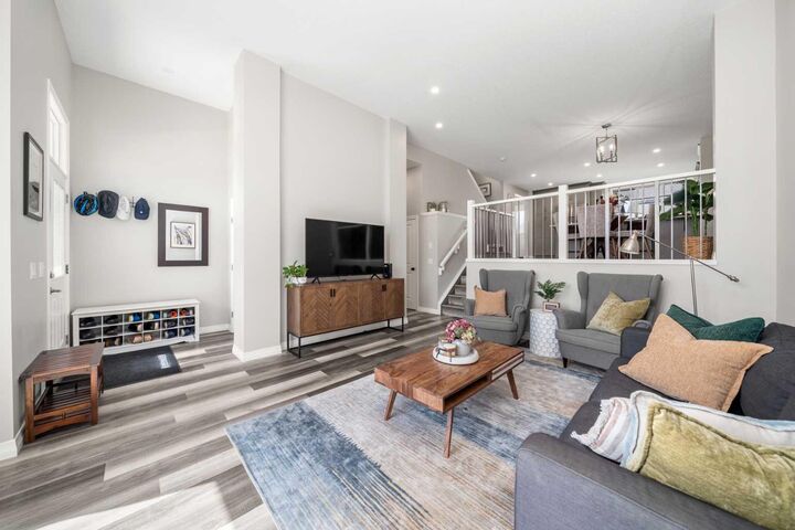 Property Photo:  374 Magnolia Square SE  AB T3M 2W4 