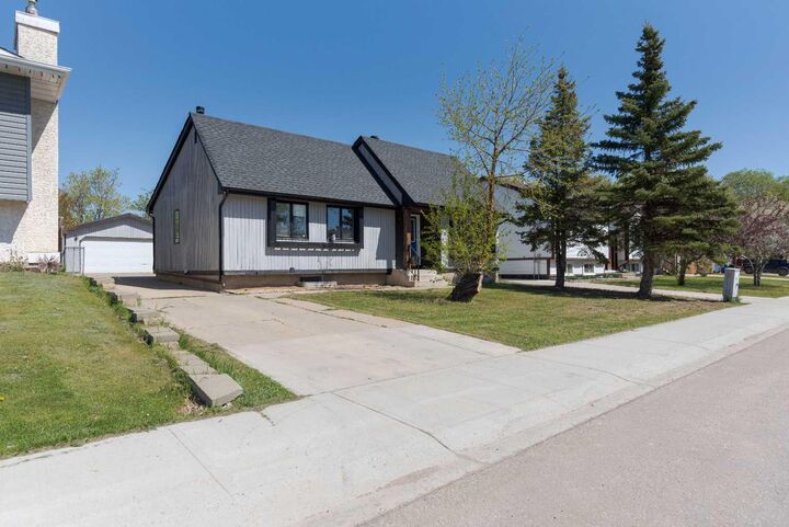 146 McConachie Crescent — photo 1