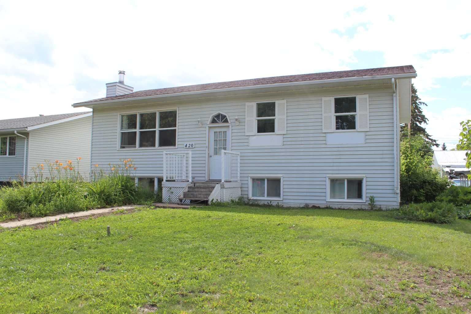 Property Photo: 420 3rd Street NE AB T0H 2M0