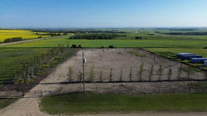 Property Photo: 43-713019 Rge Rd 71 AB T8W 5E9