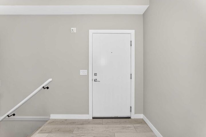 Property Photo: 3130 Thirsk Street NW 410 AB T3B 6H4