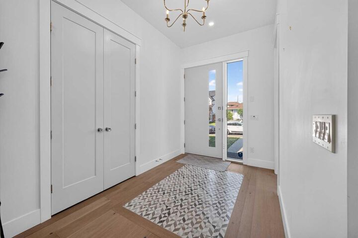 Property Photo:  1704 26A Street  AB T3C 1L1 