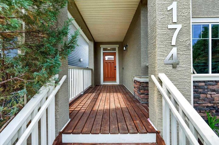 Property Photo:  174 Mahogany Heights SE  AB T3M 0X6 