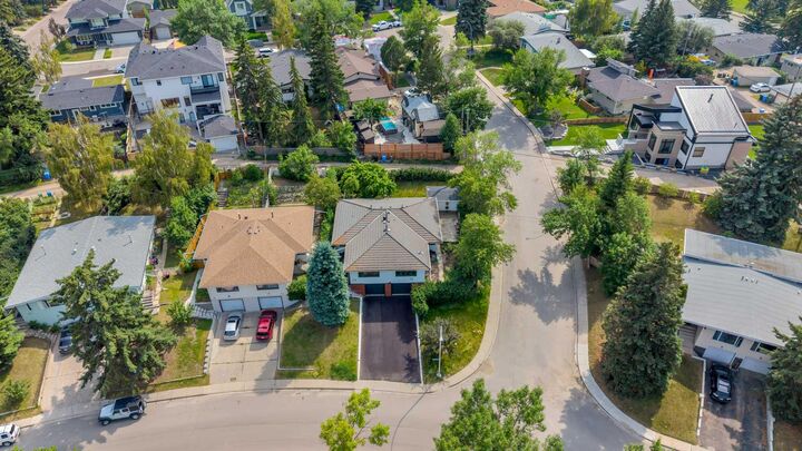 Property Photo: 1415 Rosehill Drive NW AB T2K 1M3