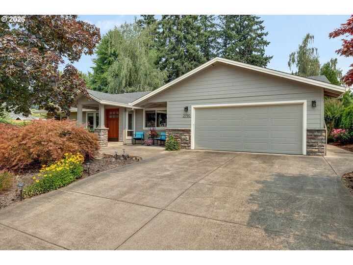 Property Photo:  2790 N Maple St  OR 97013 