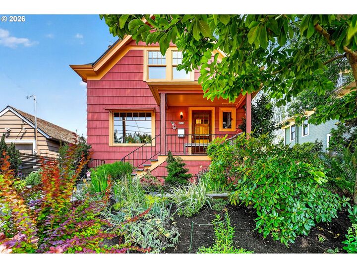 Property Photo:  2525 NE Tillamook St  OR 97212 