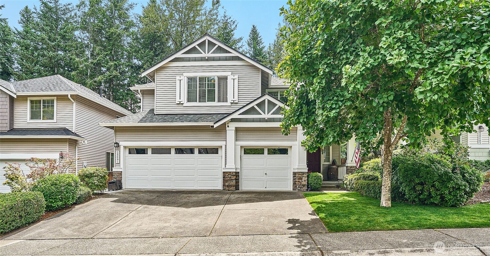 Property Photo: 28091 Maple Ridge Way SE WA 98038