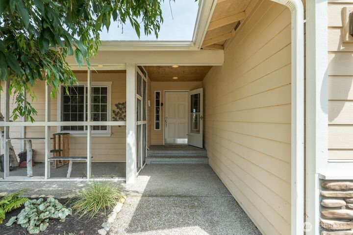 Property Photo:  1929  Elhardt Street  WA 98282 