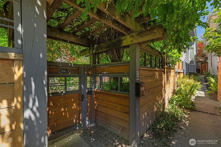 Property Photo: 1124 14th Avenue WA 98122
