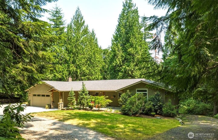 Property Photo: 14924 258 Avenue SE WA 98027