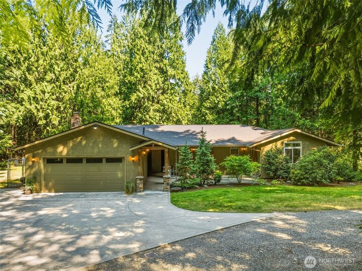 Property Photo: 14924 258 Avenue SE WA 98027