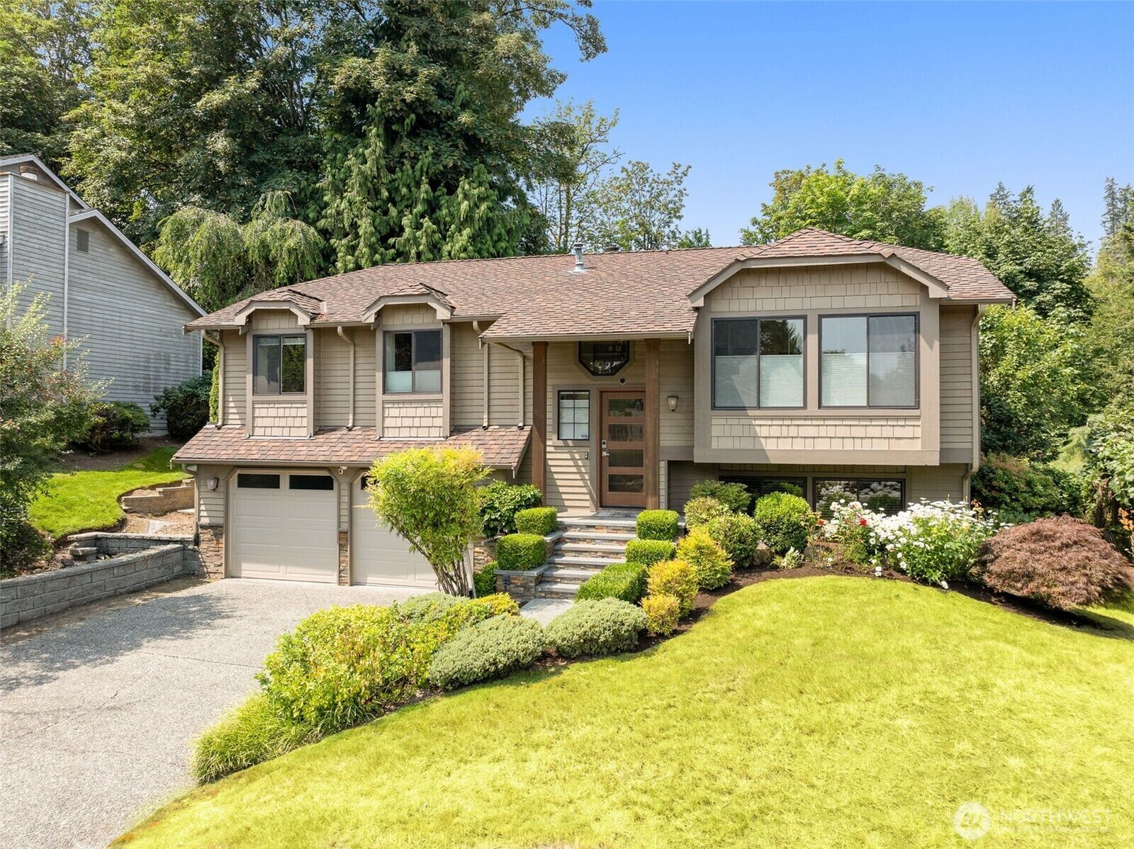 Property Photo:  10821  181st Avenue NE  WA 98052 