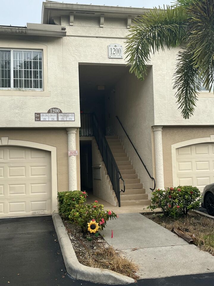 Property Photo:  1200 Crestwood Court S 1206  FL 33411 