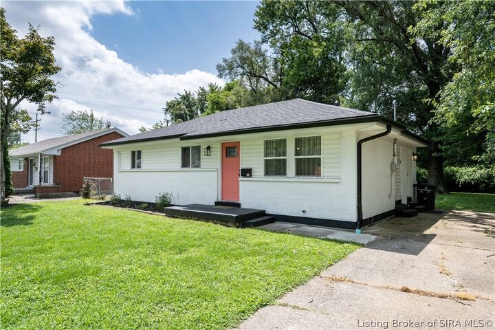 Property Photo:  805 Foxglove Drive  IN 47130 