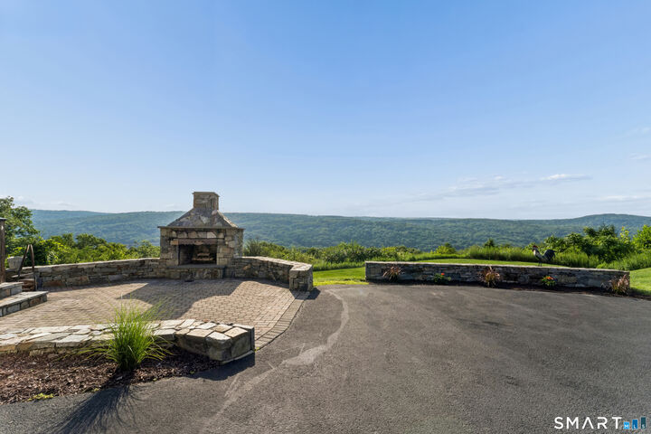 Property Photo:  181 Martha Way  CT 06787 