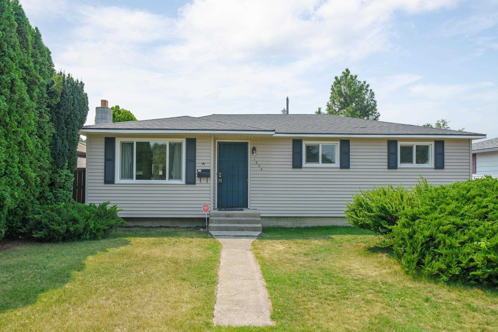 Property Photo: 1654 E Columbia Ave WA 99207
