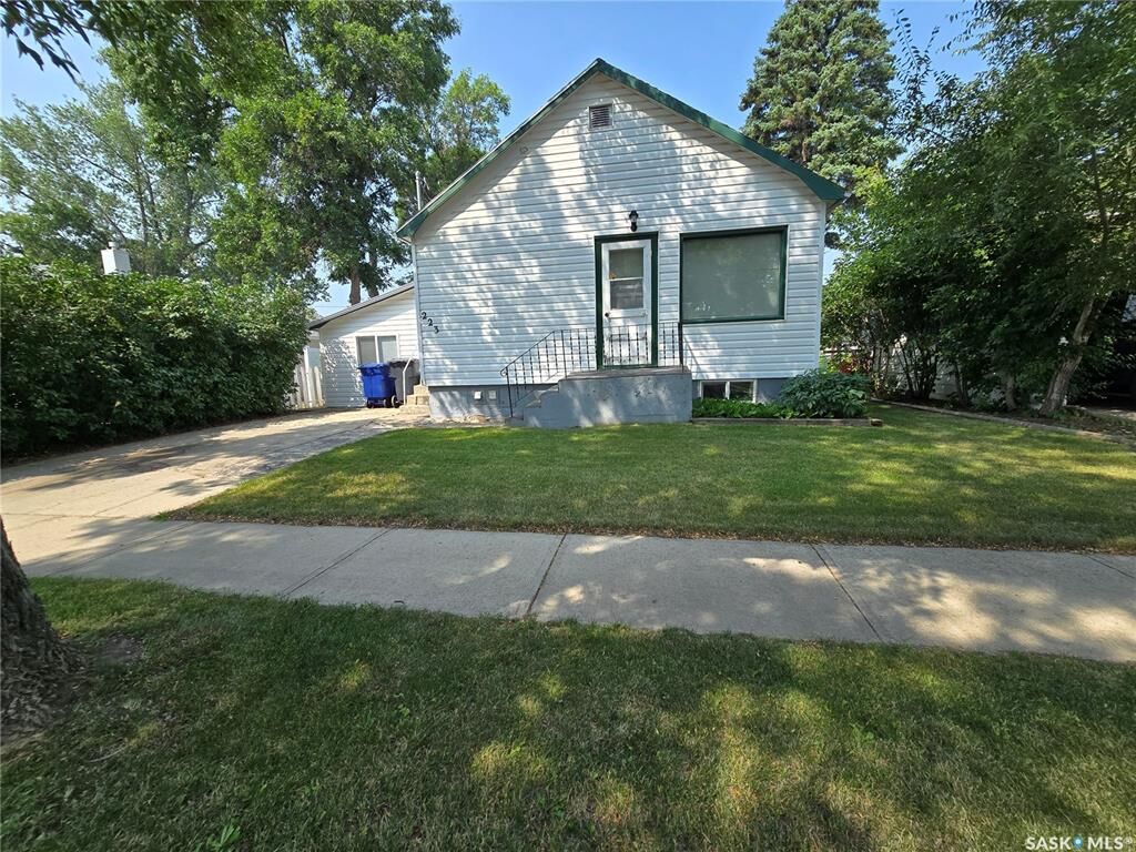 Property Photo:  223 9th Street  SK S4H 1E9 