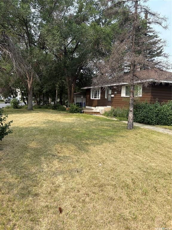 Property Photo:  3742 Argyle Road  SK S4S 2C2 