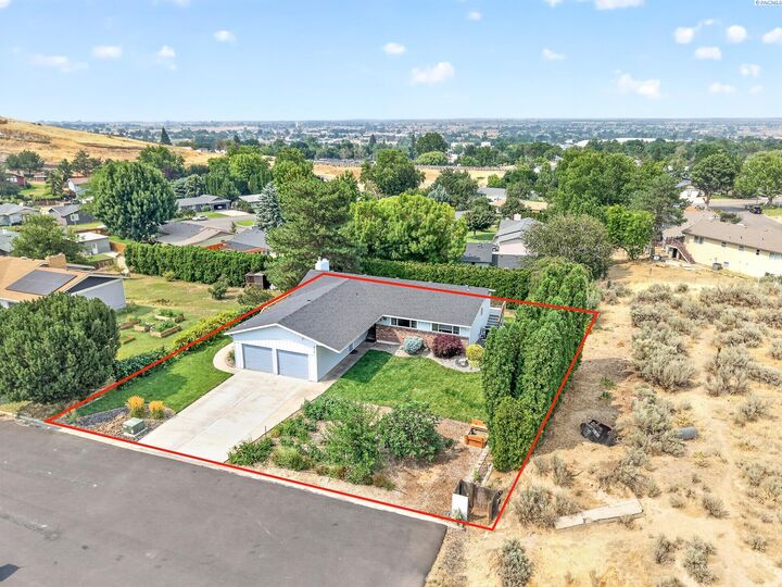 Property Photo: 918 Roza Vista Dr. WA 99350
