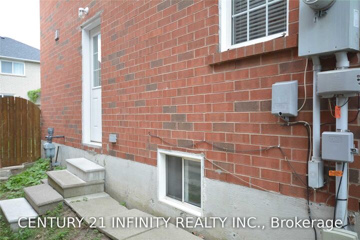 Property Photo:  5 Dusk Owl Drive Basement  ON M1X 1Y1 