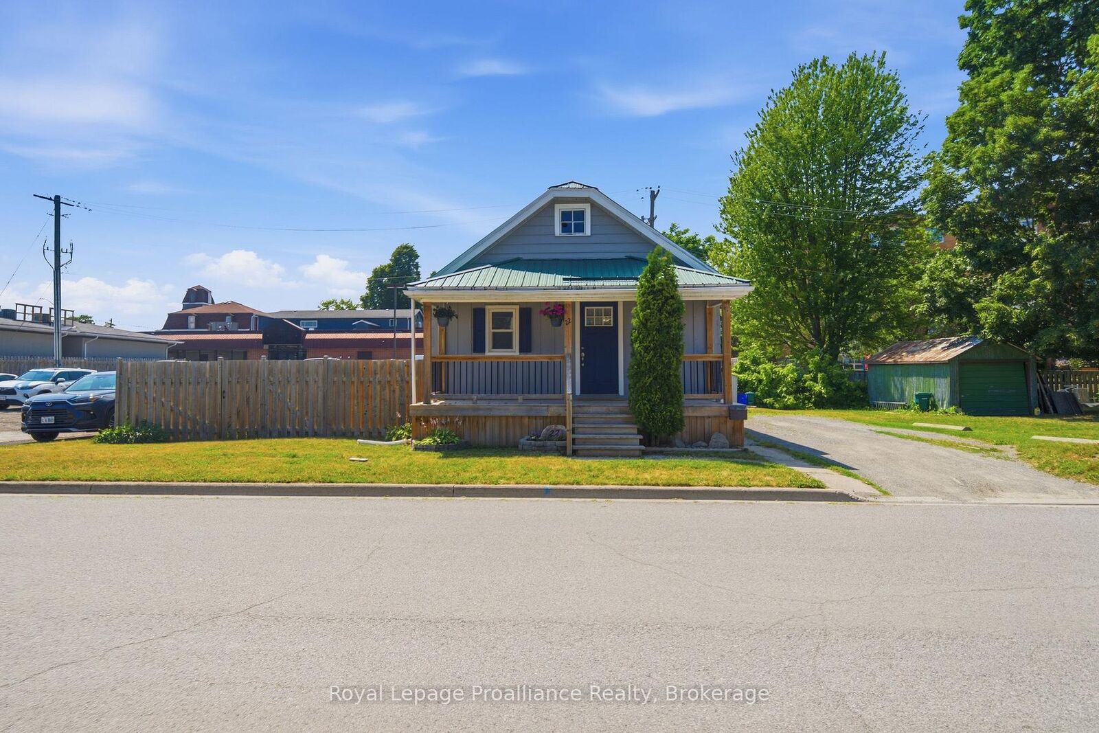 Property Photo:  22 Flindall Street  ON K8V 3E3 
