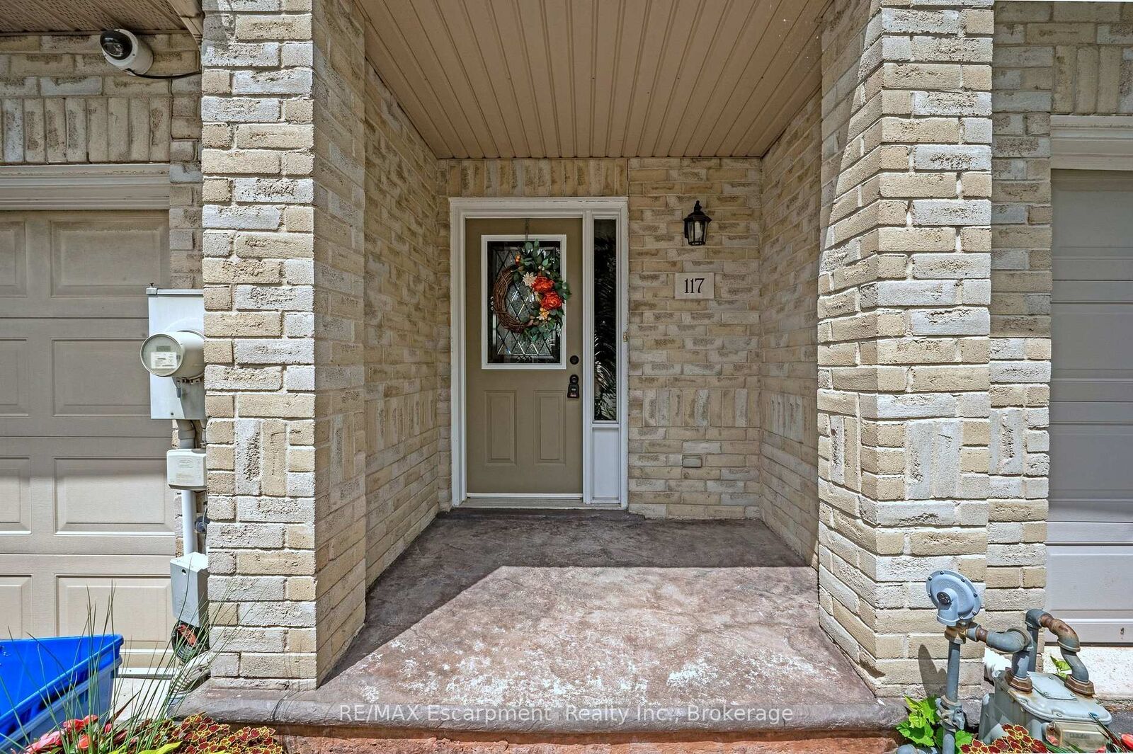 Property Photo: 117 Frances Avenue ON L8E 6A3