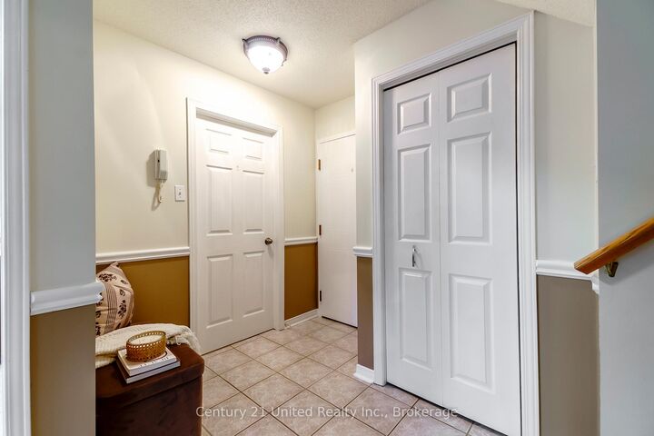 Photo de la propriété:  36 Champlain Crescent 15  ON K9L 1T1 