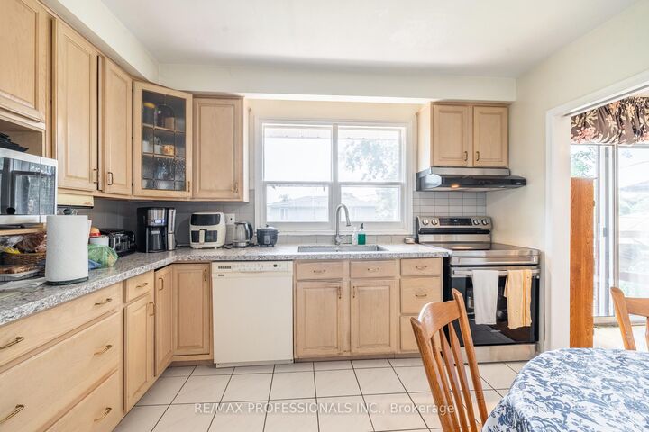 Property Photo: 48 Dalegrove Crescent ON M9B 6A9