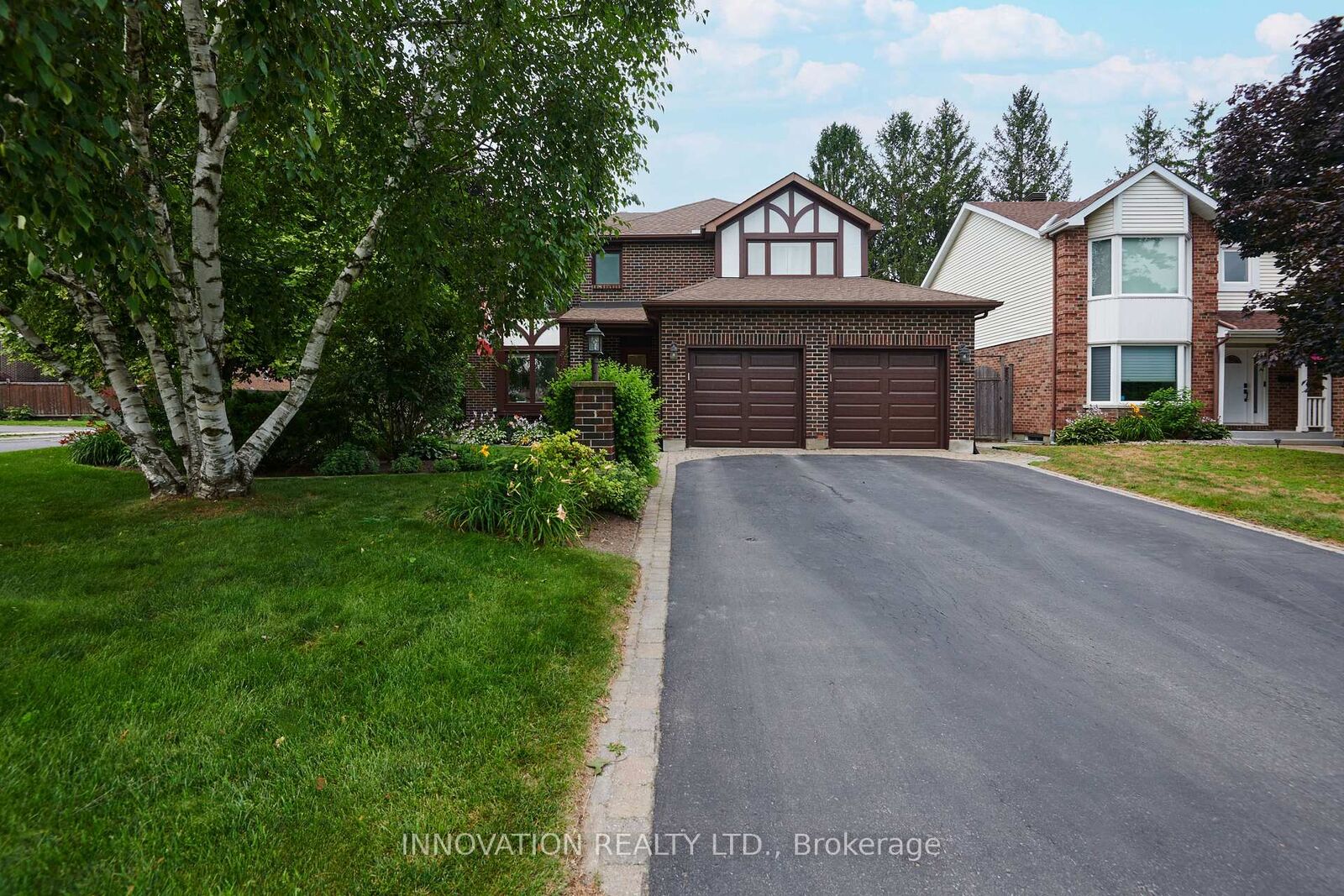 Property Photo: 27 Cullen Court ON K2G 4Z3