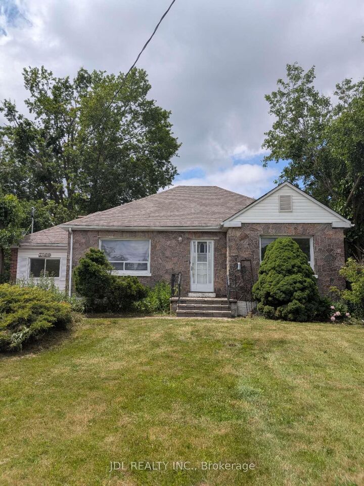 Property Photo: 7900 Yonge Street ON L9S 1A8